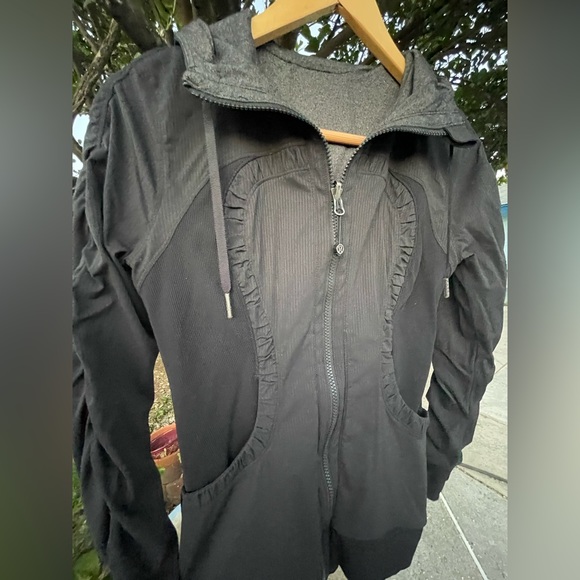 Lululemon Dance studio Jacket Perfect condition, reversible, only worn twice. - Picture 5 of 9